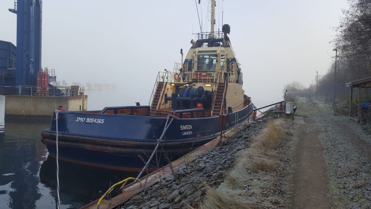 Tug Simson, aft view