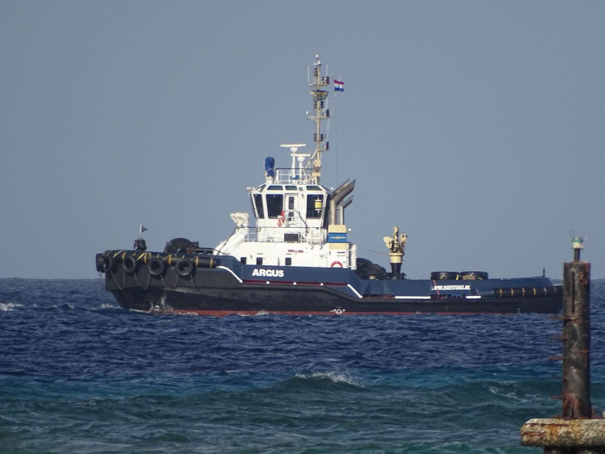 Tug Arcus at sea
