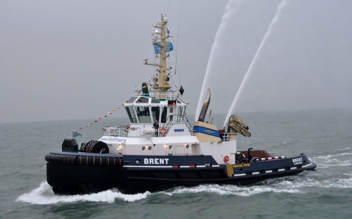 Tug Brent with fire monitors in action